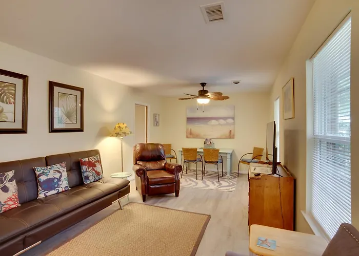 Downtown Home W/ Yard & Bbq - 6 Mi To Downtown!