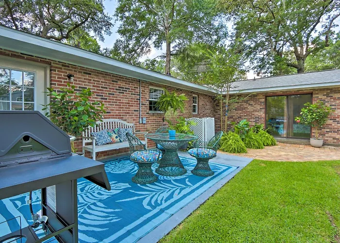 Downtown Home W/ Yard & Bbq - 6 Mi To Downtown!