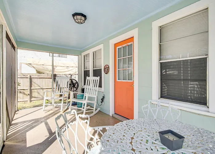 1 Mi To Gulf Coast! Couples Retreat In Long Beach