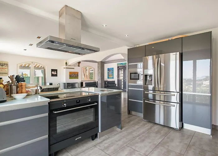 Gorgeous Home In Saint-Laurent-Du-Var