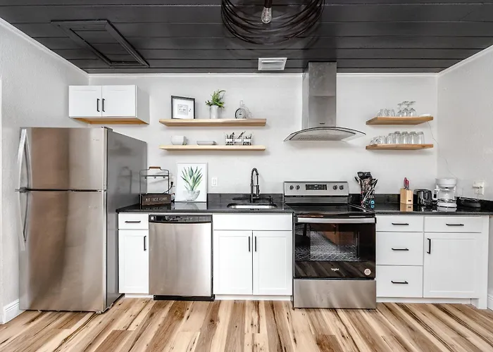 Modern - Mins To Beach - Walk To Downtown - Free Parking