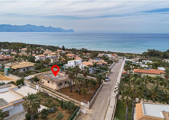 Exclusive Palm House Near The Beach
