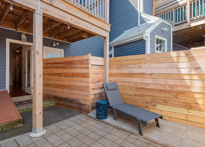 Jennifer'S Chic Modern 1St Floor Apt Private Patio