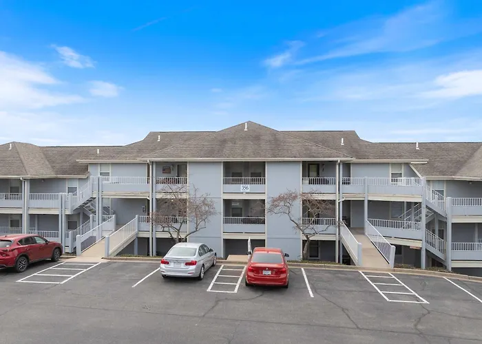 3 Bed 3 Bath - Lakefront - Boat Dock - Seasonal Pool - Regatta Bay Condo