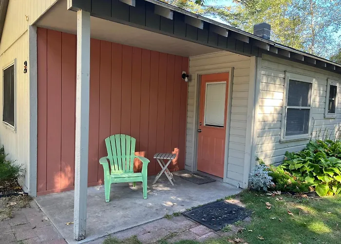Sleeping Bear Riverside Cabins - Cabin 5
