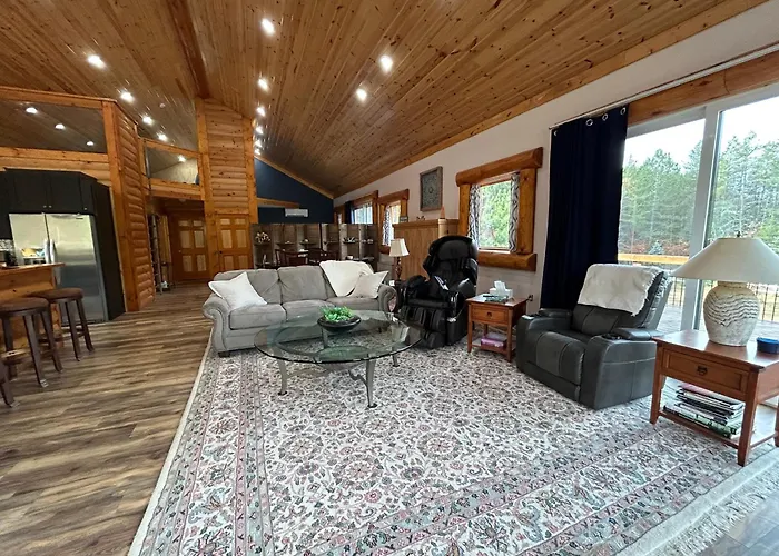 Evergreen Haven Lodge And Bunkhouse