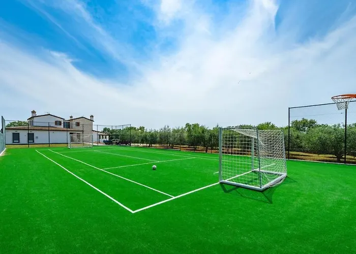 Holiday House Lera Rovinj, With Football Field, Sauna, Jacuzzi