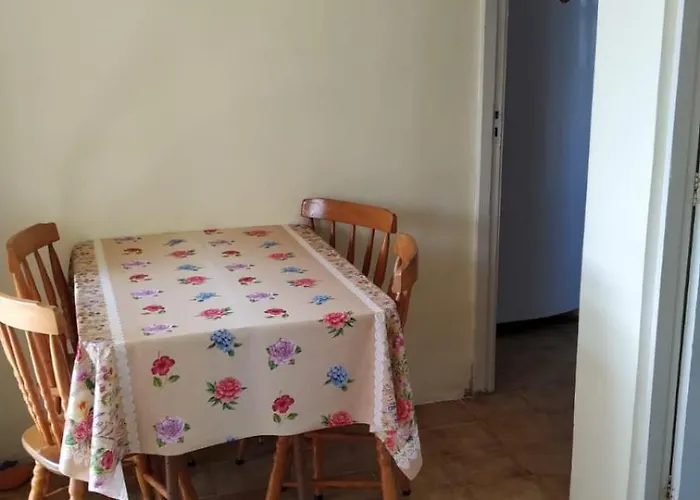 Apartamento perto do mar com garagem coberta em Praia de Leste
