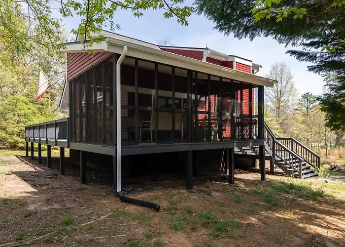3Br Cabin W Hot Tub & Tv