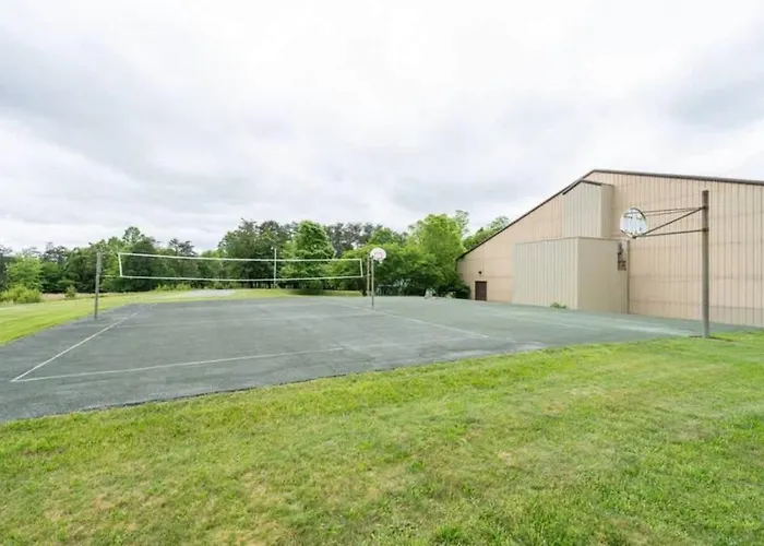 Secluded Retreat W Hot Tub, Firepit & Pool Access