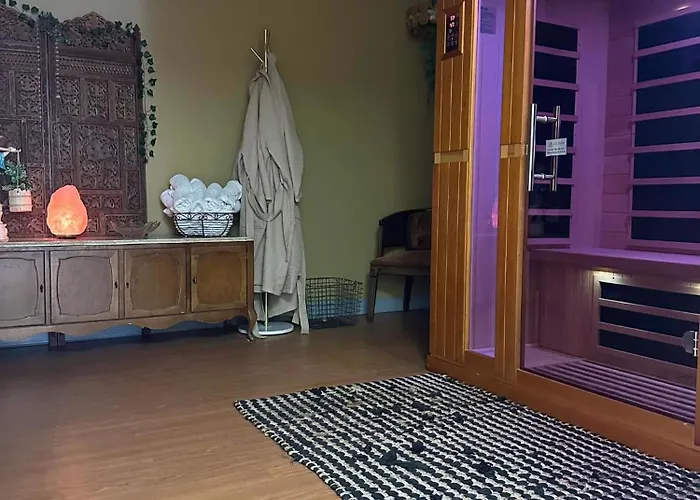 The Glam Room - Bohemian Glam Style Suite In Historic Jefferson Tx