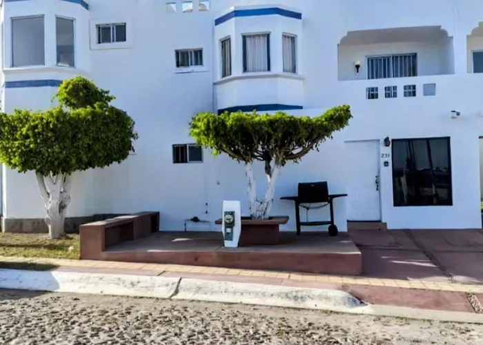 Condominio 231 Loma Bonita, Enfrente De La Alberca!
