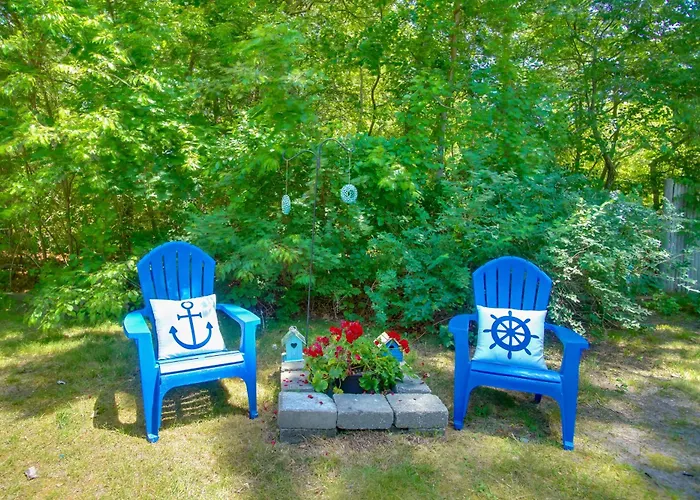 < 1 Mi To Beaches: Cape Cod Bungalow W/ Fire Pit!