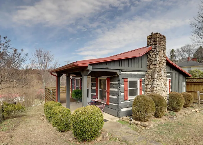 Scenic Hot Springs Retreat Near Appalachian Trail!