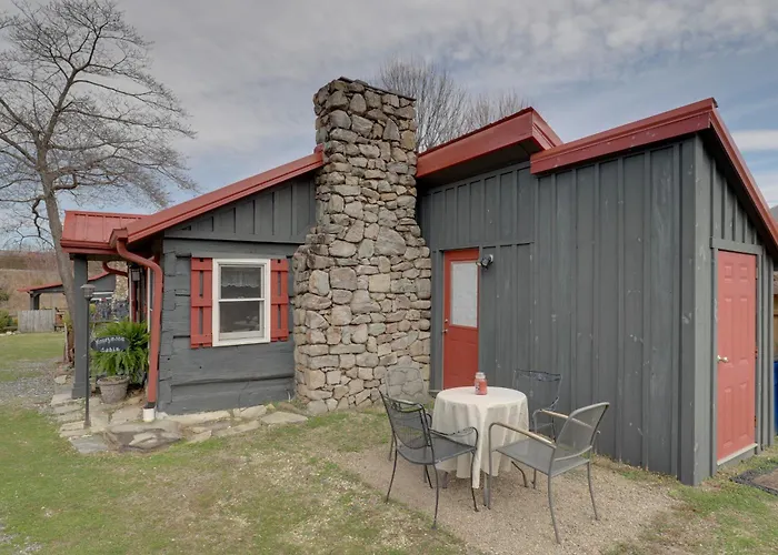 Walk To Appalachian Trail: Hot Springs Getaway!