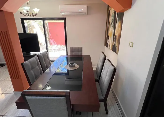 Casa Con Alberca Y Entrada Independiente