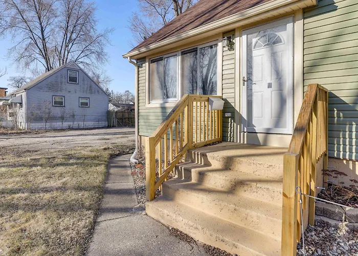 3 Mi To Hard Rock Casino: Charming Home In Gary!
