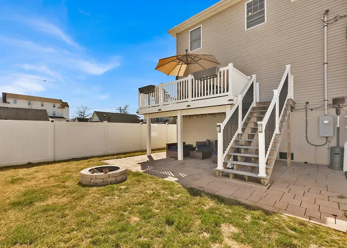 The Seabreeze Haven- Luxury 3Br Coastal Retreat - Near Beach & Free Parking