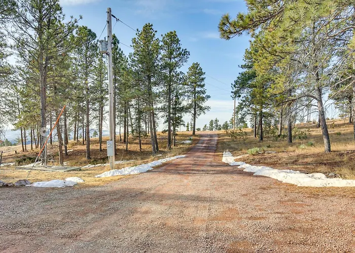 5 Mi To Town: Mtn-View Gem W/ Deck In Hot Springs