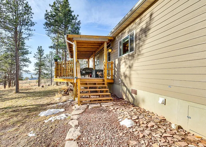 5 Mi To Town: Mtn-View Gem W/ Deck In Hot Springs