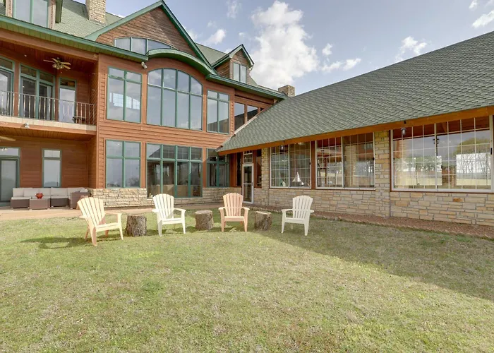 366 Shared Acres, Lake Access: Ozark Getaway!