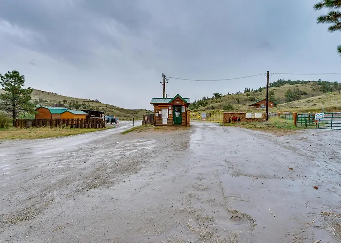 Mountain Views: Cabin In Fort Garland Near Hiking