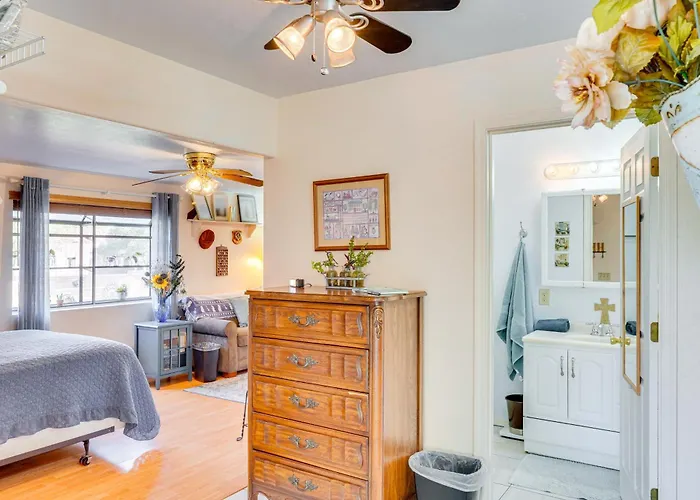 Walkable Studio W/ Patio In Tucson!