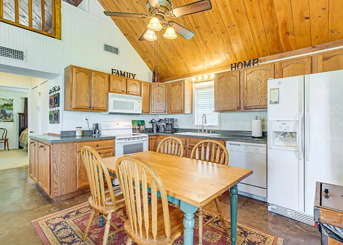 Boat & Swim: Lakefront Toledo Bend Retreat!