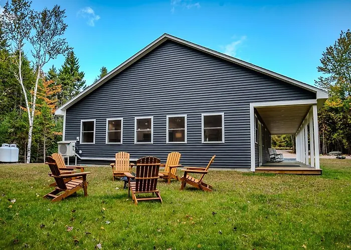 Newly Built Retreat In The Woods Near Acadia