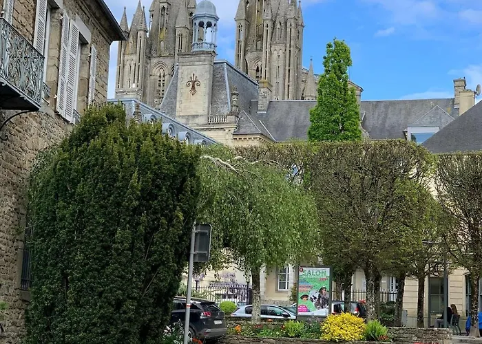 Charmant F2 Atypique Coutances Centre