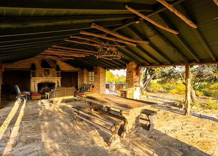 Legendary 3 Bedroom Estate With Pool & Hot Tub!
