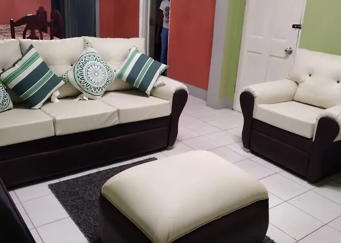Room In House - Charming Kingston Room To Rent With Shared Facilities