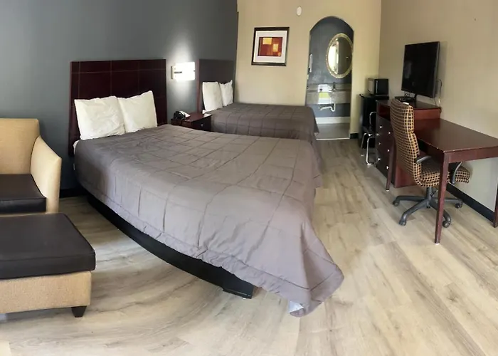 Deluxe Inn & Suites