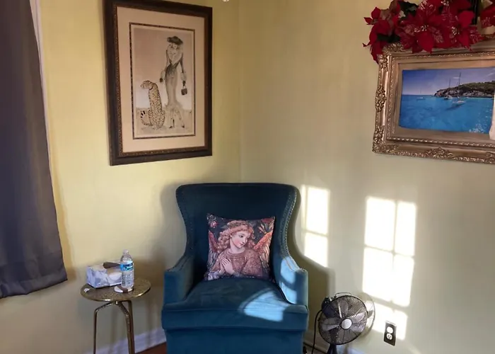 Cozy Room In House At Airport & Highway