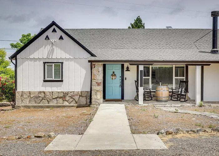 Sonoma County Vacation Rental W/ Vineyard Views!