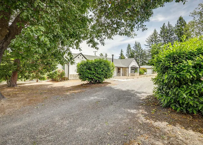 Sonoma County Vacation Rental W/ Vineyard Views!