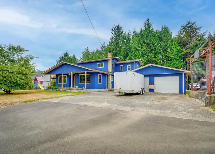 Cozy Washington Retreat W/ Deck, Walk To Beach!