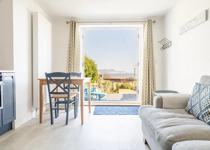 Stunning Little House, 2 Mins From Lyme Regis Beach With A Sea View Sleeps 4 Free Parking,Small Dog Welcome