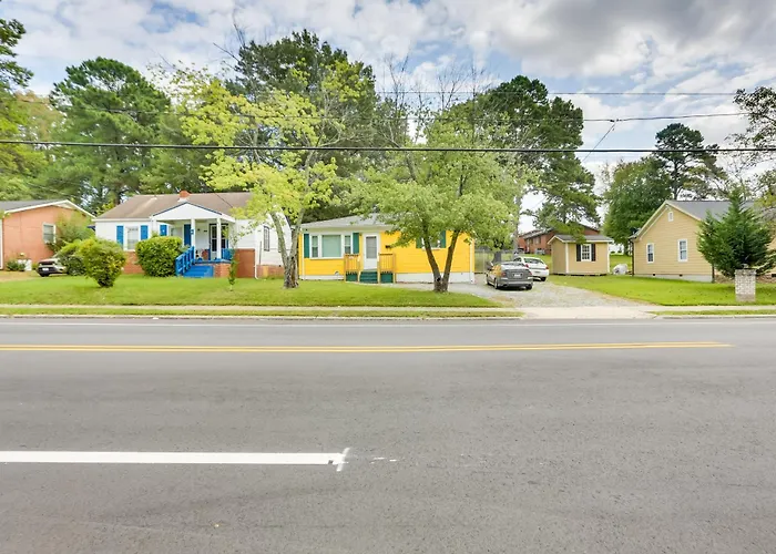 3 Mi To Dtwn Greensboro! Cozy Cottage W/ Deck