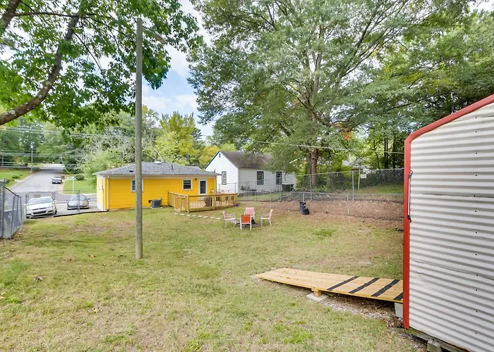 3 Mi To Dtwn Greensboro! Cozy Cottage W/ Deck