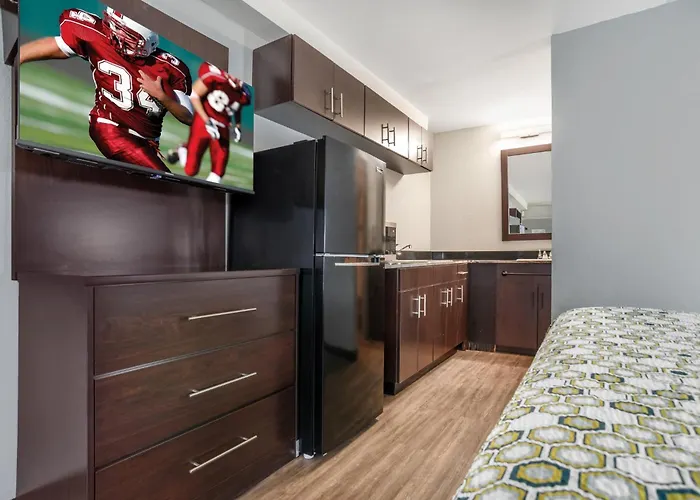 Hometowne Studios By Red Roof Montgomery - Midtown