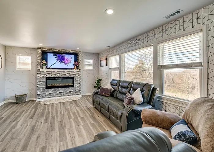 5 Mi To Dtwn: Family-Friendly Home In Roanoke!