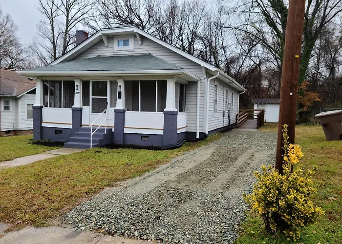 Next To Downtown Greensboro Bungalow Rooms