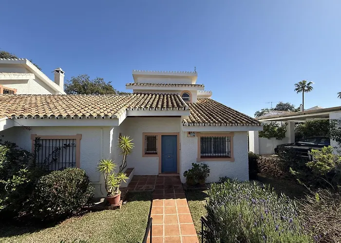 Villa Suiza - Sea Views & Pool In Calahonda