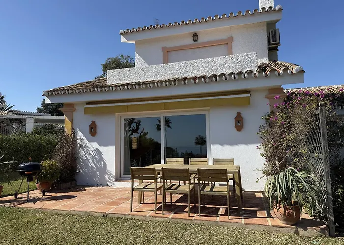 Villa Suiza - Sea Views & Pool In Calahonda