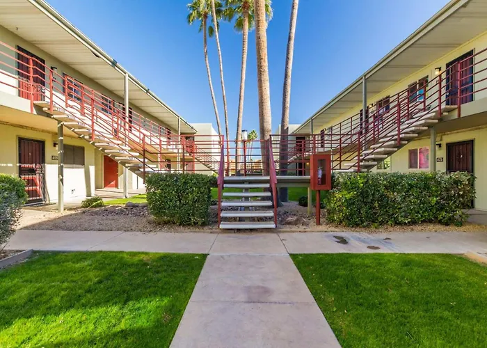 Camelback 319 - Fashion Square