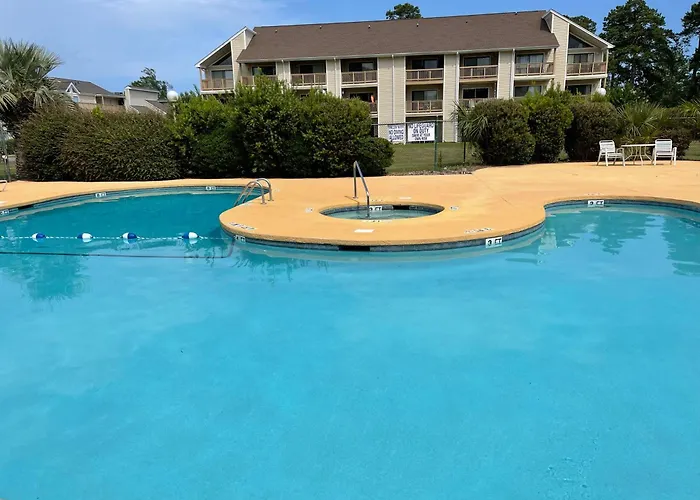 Bay Tree Lovely One Bedroom Condo
