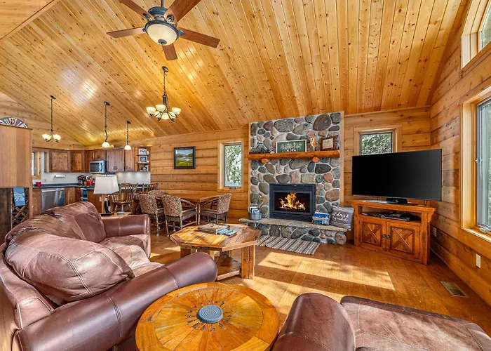 The Cedar Lakehouse In Lake Tomahawk Wi