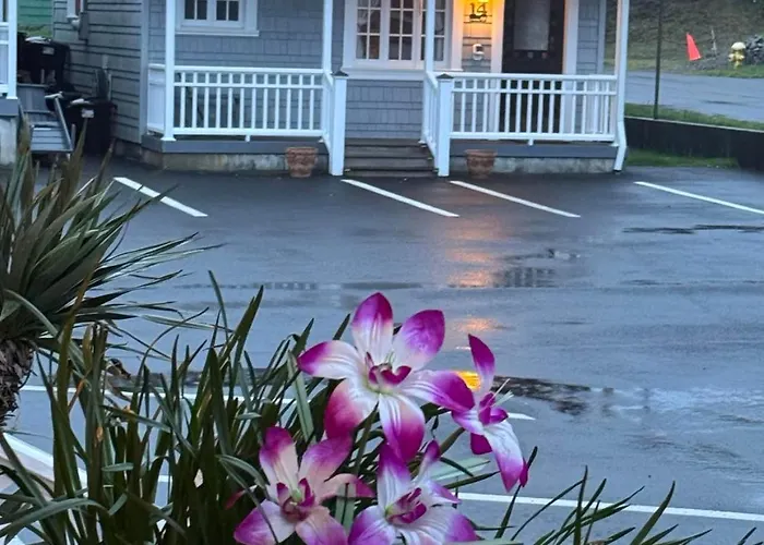 Whistling Winds Motel