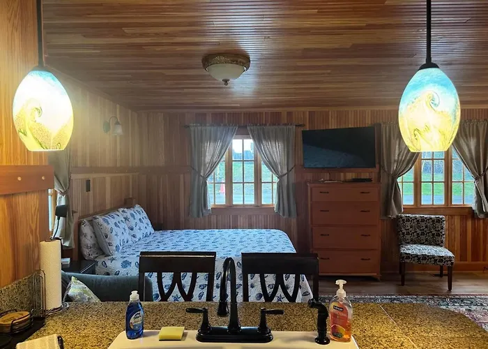 Whistling Winds Motel